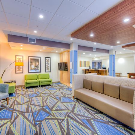 Holiday Inn Express & Suites - Remington By Ihg Exterior photo